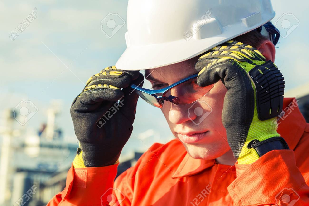 70213843engineeriswearingthesafetygoggles EASYSAFE CO., LTD